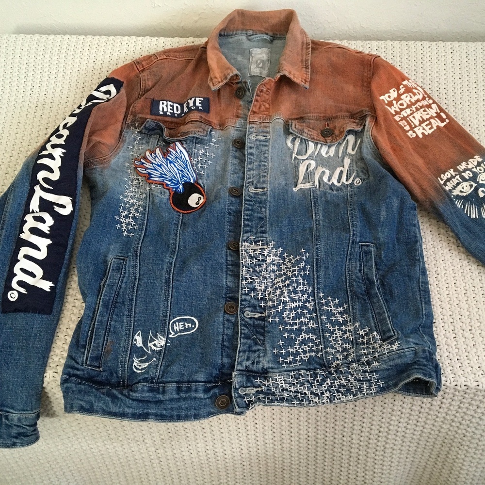 - DREAMLAND DENIM JACKET, SIZE MEN'S MEDIUM